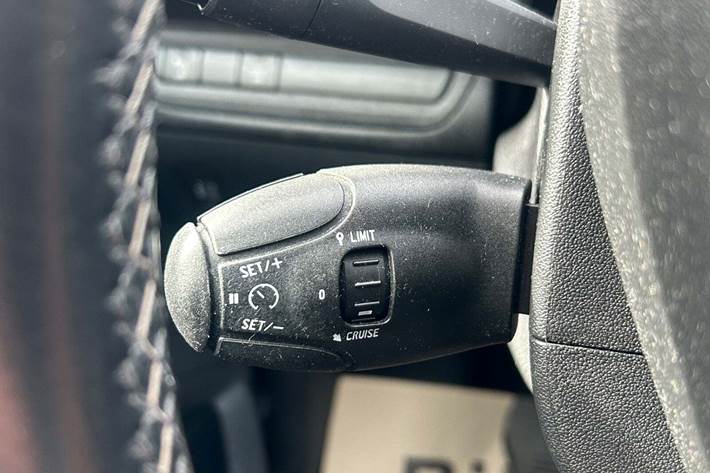 Sølv Peugeot 208 fra 2017