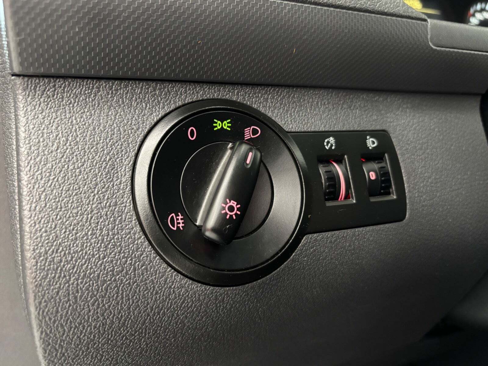 Grå VW Caddy fra 2013