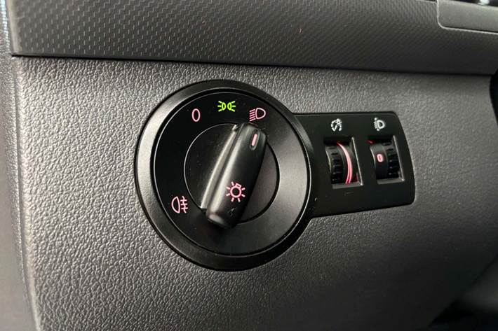 Grå VW Caddy fra 2013