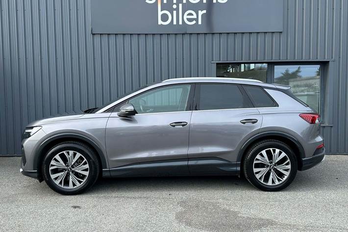Grå Audi Q4 e-tron fra 2022