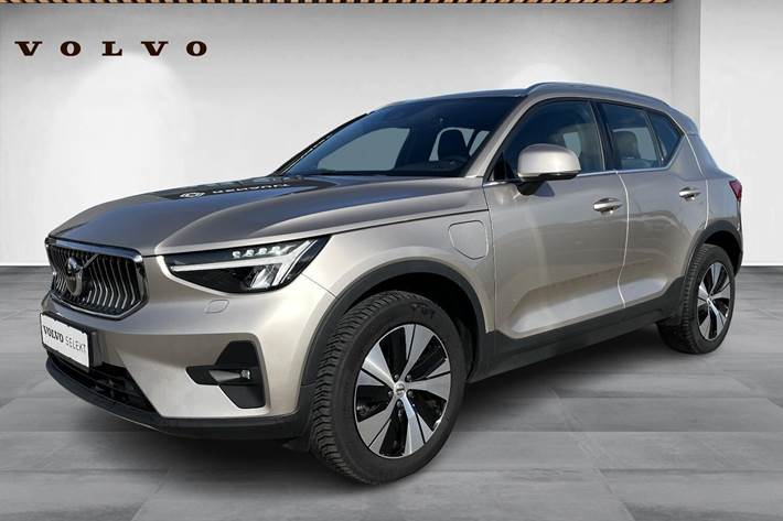 Orange Volvo XC40 fra 2023