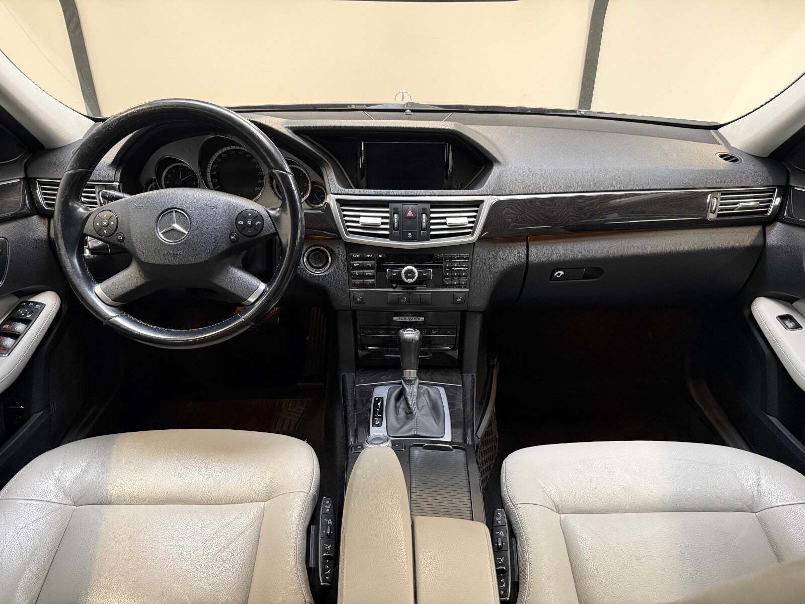 Sølv Mercedes E220 fra 2010