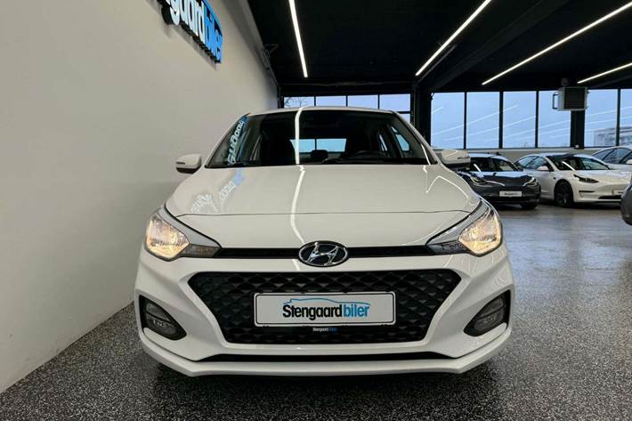 Hvid Hyundai i20 fra 2020