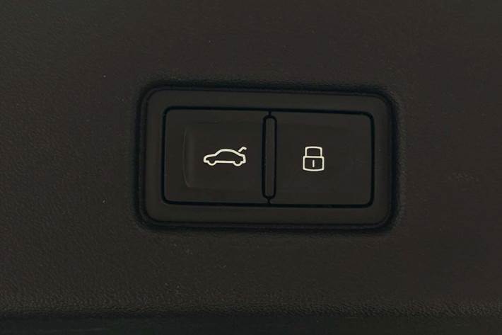 Sølv Audi Q4 e-tron fra 2023