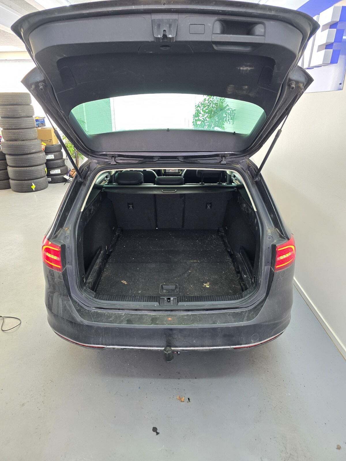 Grå VW Passat fra 2018