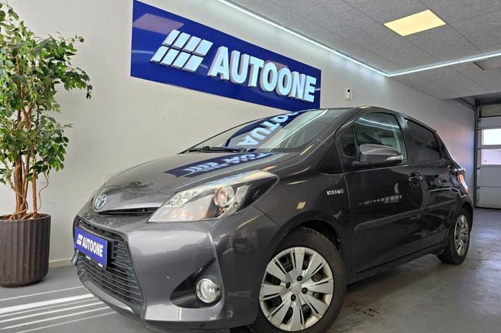 Sort Toyota Yaris fra 2012