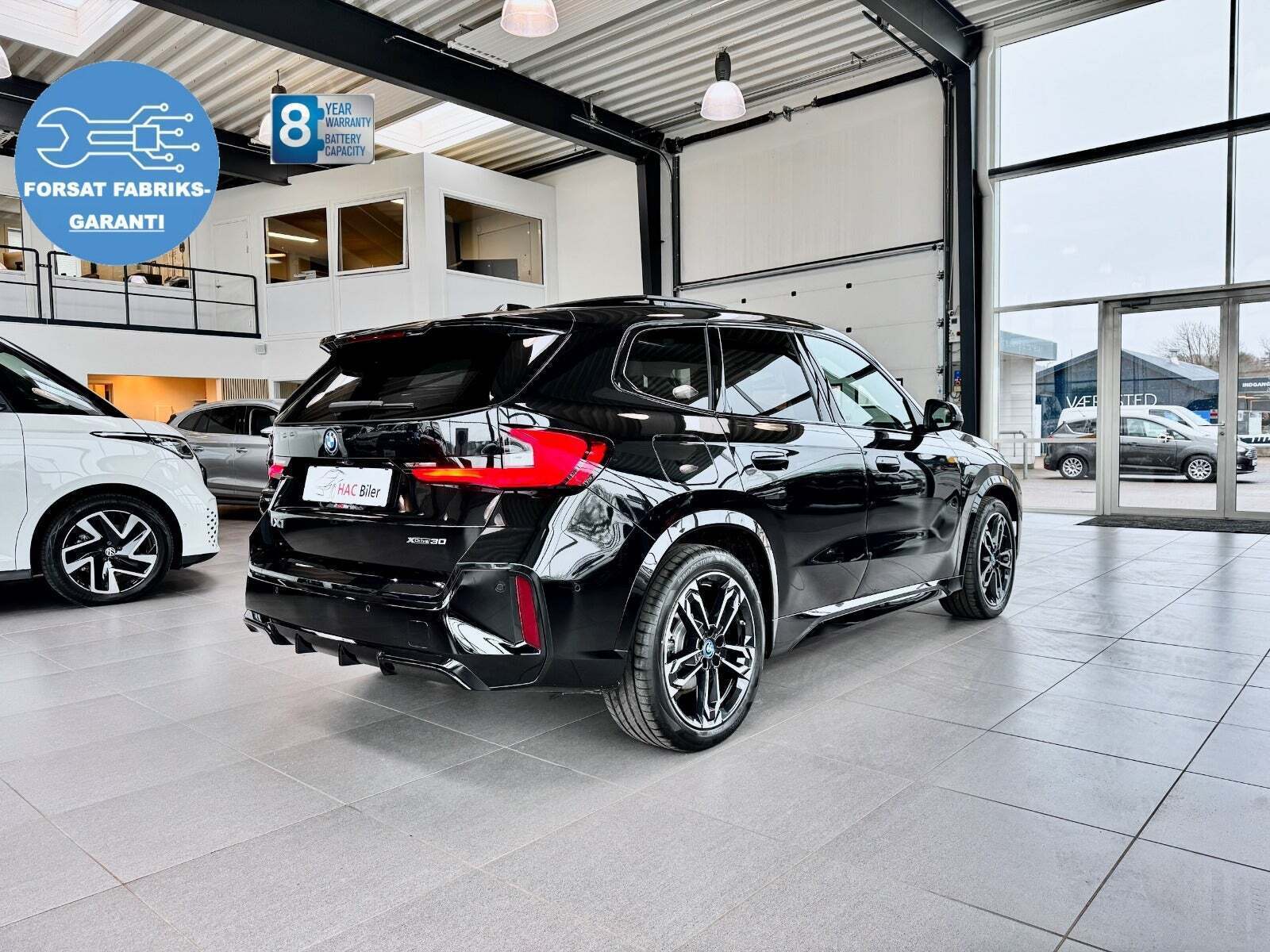 Sort BMW iX1 fra 2024