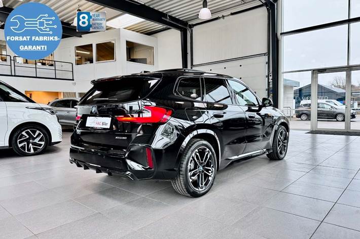 Sort BMW iX1 fra 2024