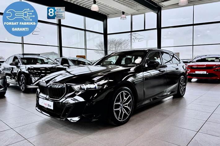Sort BMW i5 fra 2025 set udefra