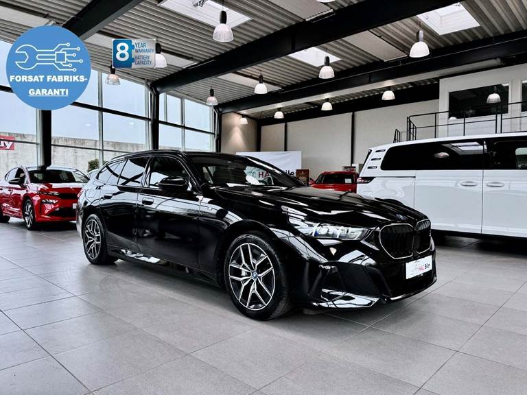 BMW i5 eDrive40 Touring Fully Charged M-Sport