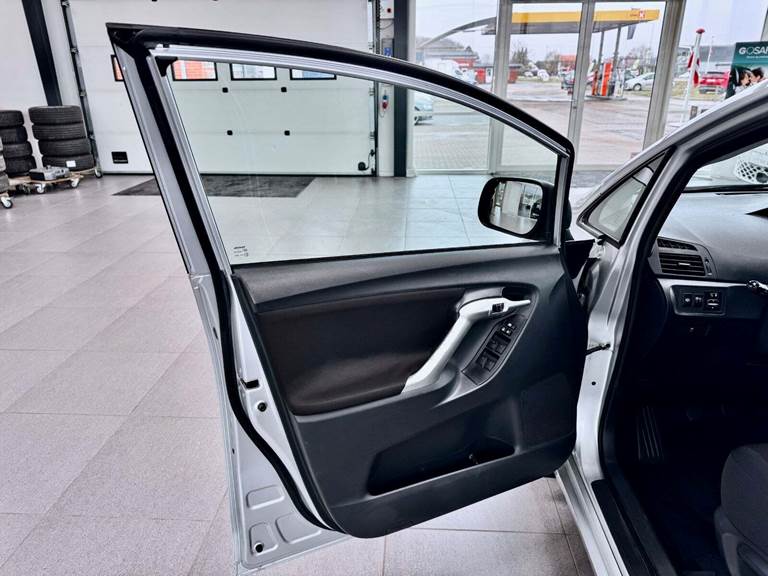 Toyota Verso 1,8 TX Skyview 7prs