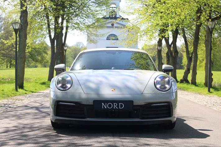 Grå Porsche 911 Carrera 4S fra 2019