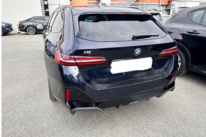 Sort BMW i5 fra 2024