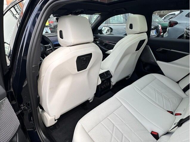 Sort BMW i5 fra 2024