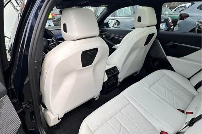 Sort BMW i5 fra 2024