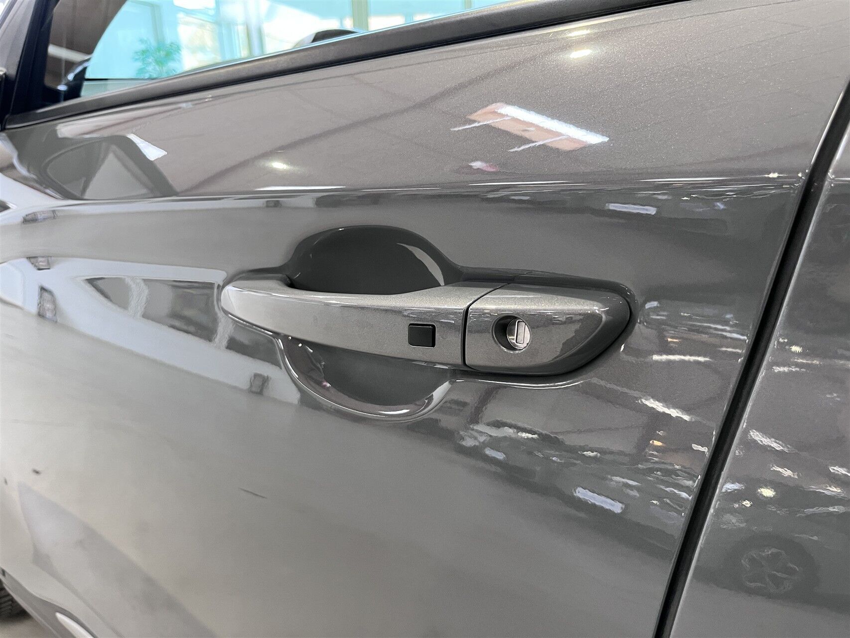 Grå Hyundai Kona fra 2020