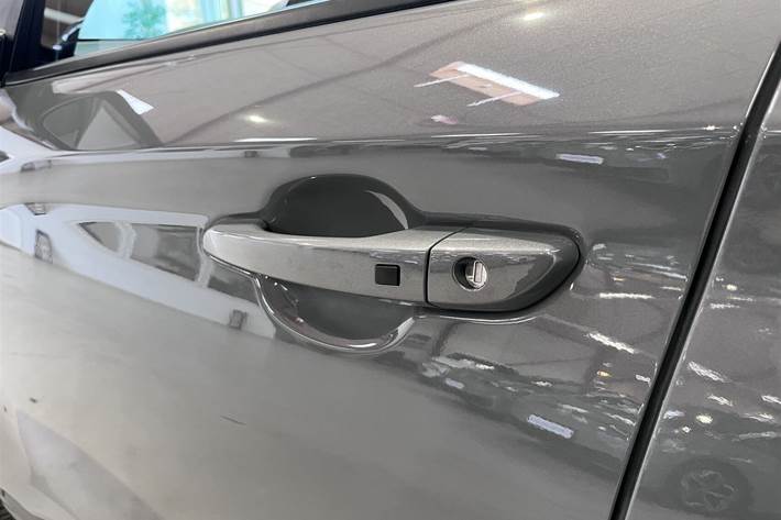 Grå Hyundai Kona fra 2020