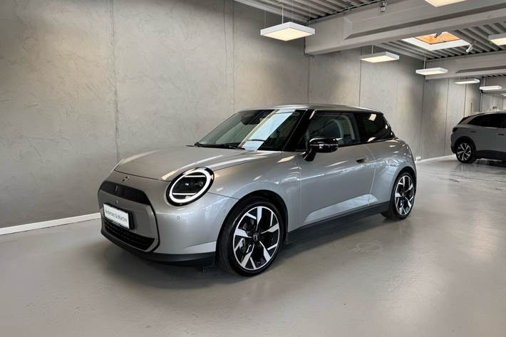 Sølv Mini Cooper fra 2024
