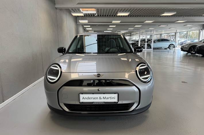 Sølv Mini Cooper fra 2024