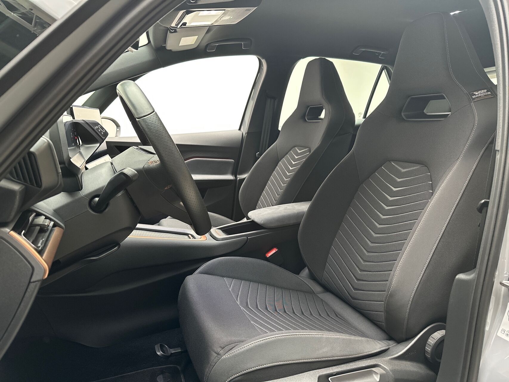 Grå Cupra Born fra 2023