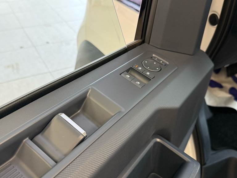 Kia PV5 Cargo L2H1 EL Long Range Work Pro 163HK Van Aut.