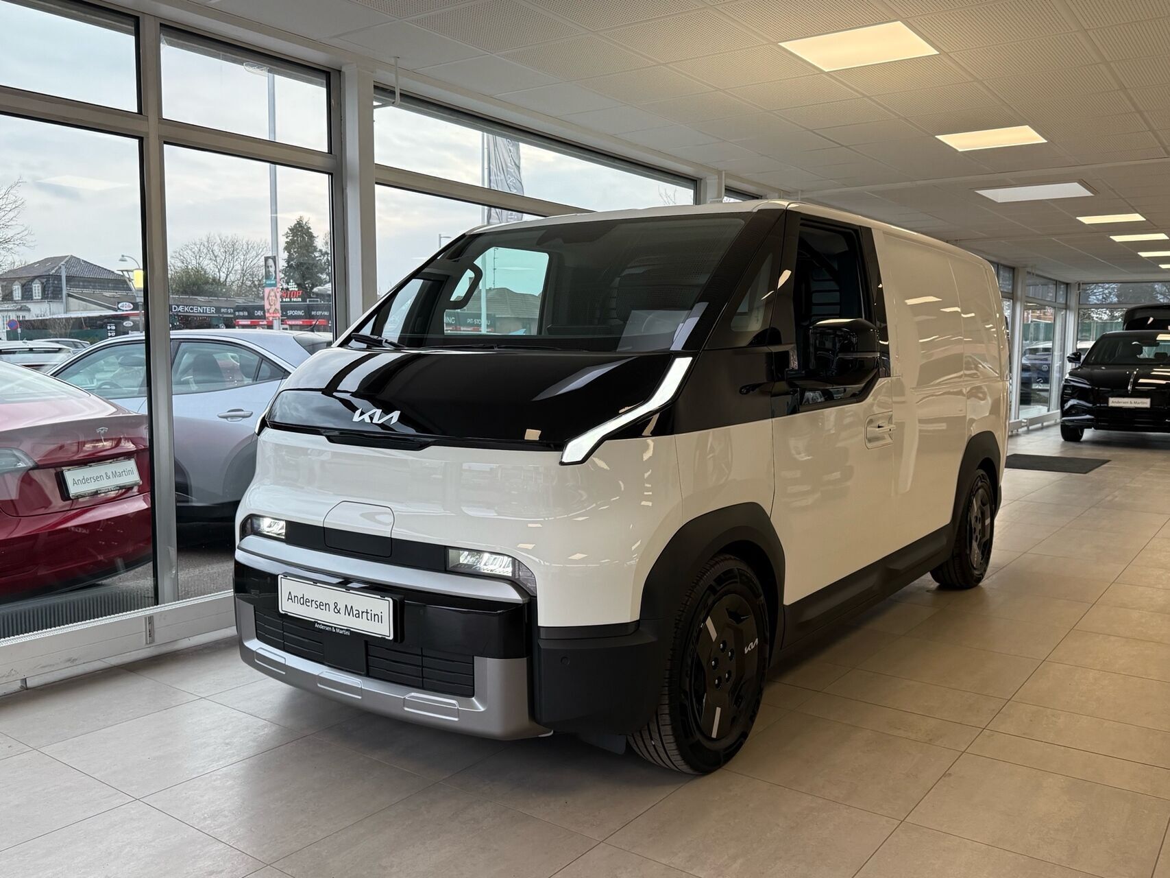 Kia PV5 Cargo L2H1 EL Long Range Work Pro 163HK Van Aut.