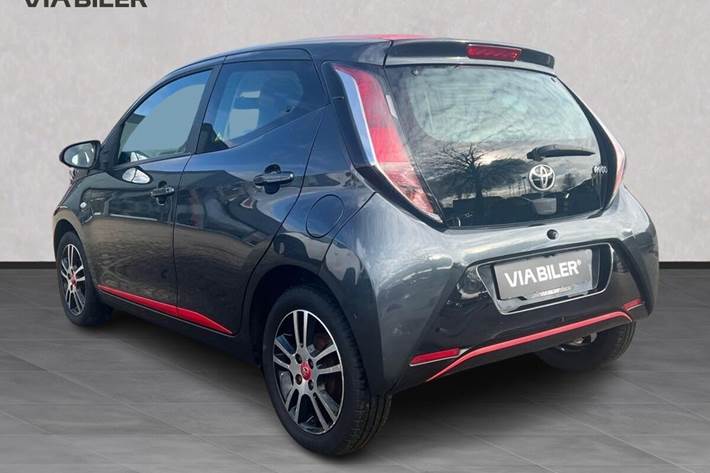 Grå Toyota Aygo fra 2015