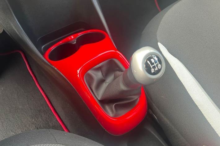 Grå Toyota Aygo fra 2015