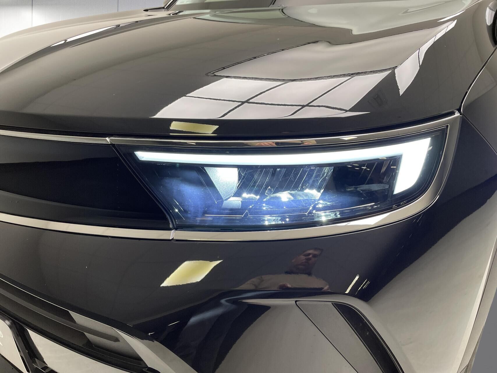 Sort Opel Mokka-e fra 2023