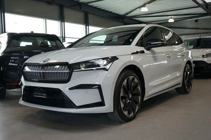 Hvid Skoda Enyaq fra 2023