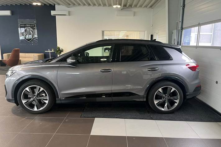 Grå Audi Q4 e-tron fra 2025