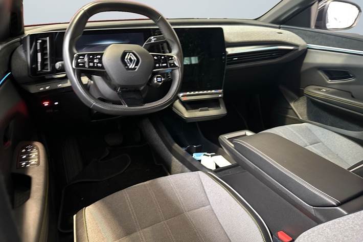 Grå Renault Megane E-Tech fra 2022