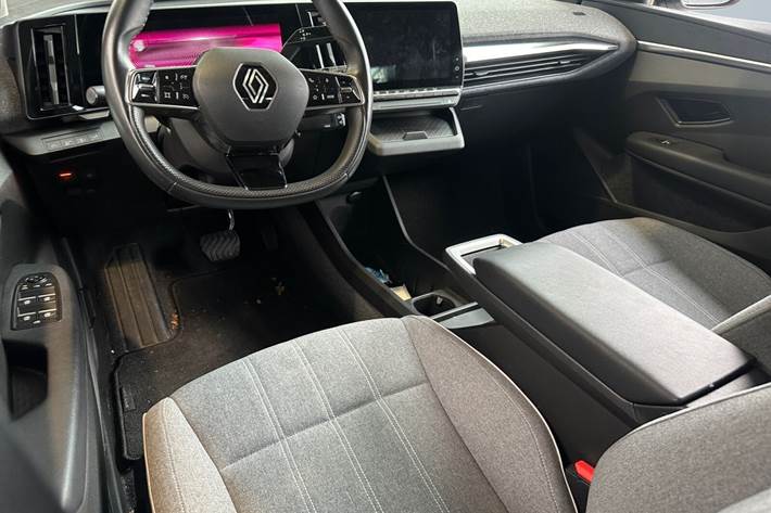 Grå Renault Megane E-Tech fra 2022