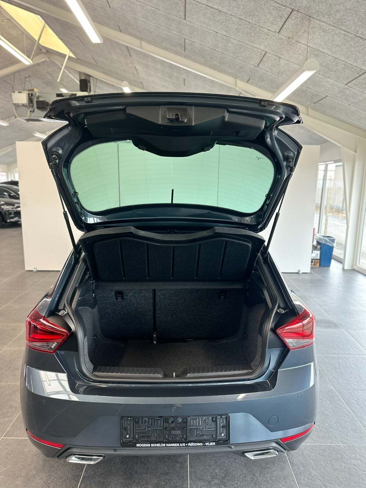 Grå Seat Ibiza fra 2022