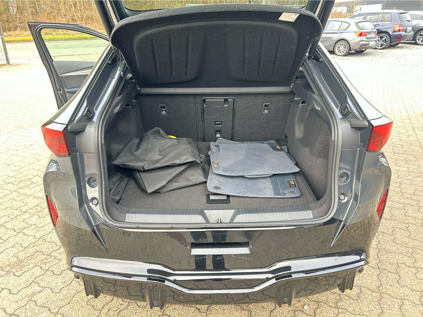 Grå Cupra Tavascan fra 2024