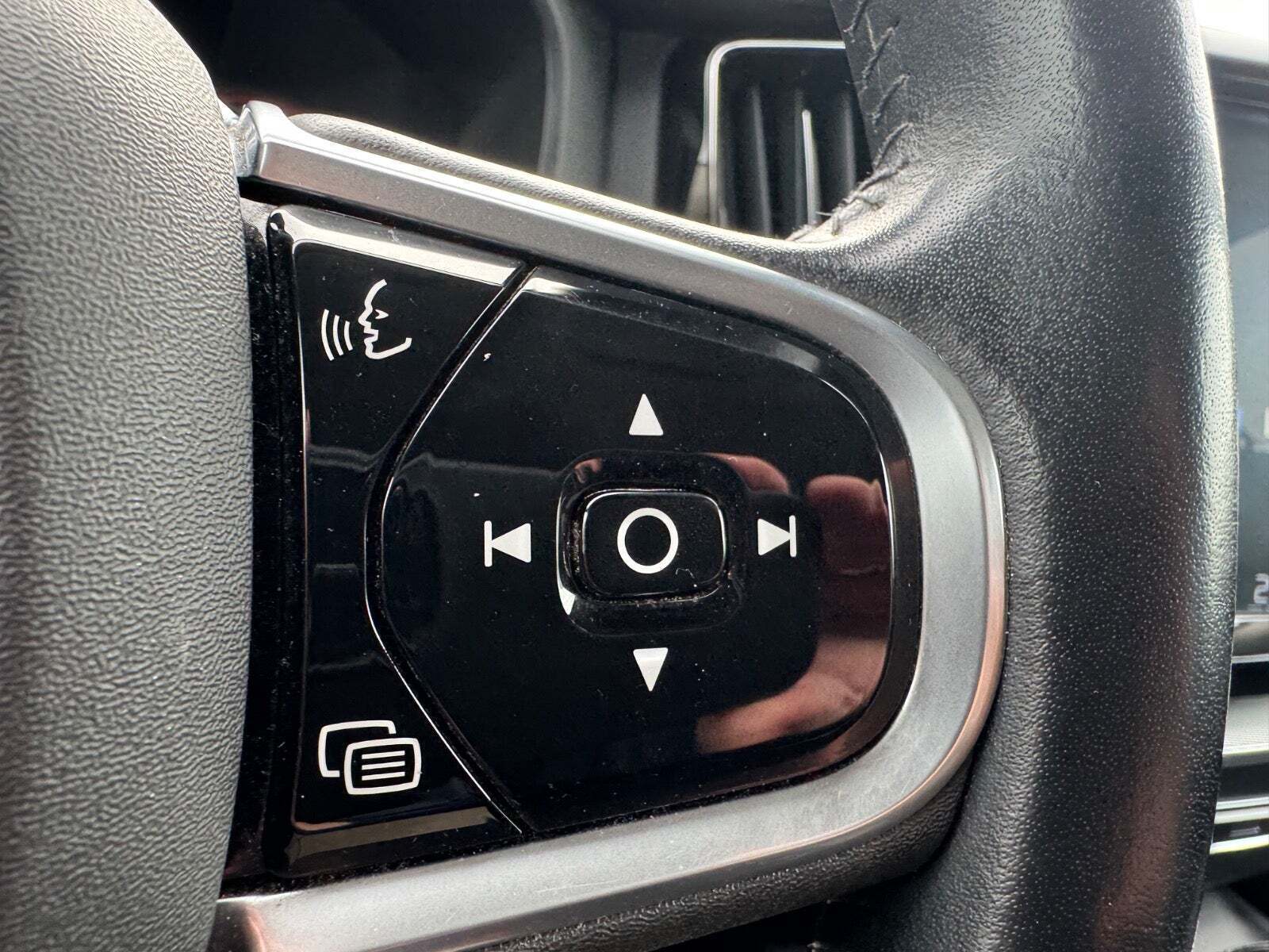 Grå Volvo XC60 fra 2019