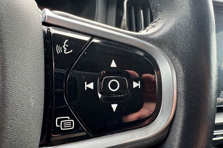 Grå Volvo XC60 fra 2019