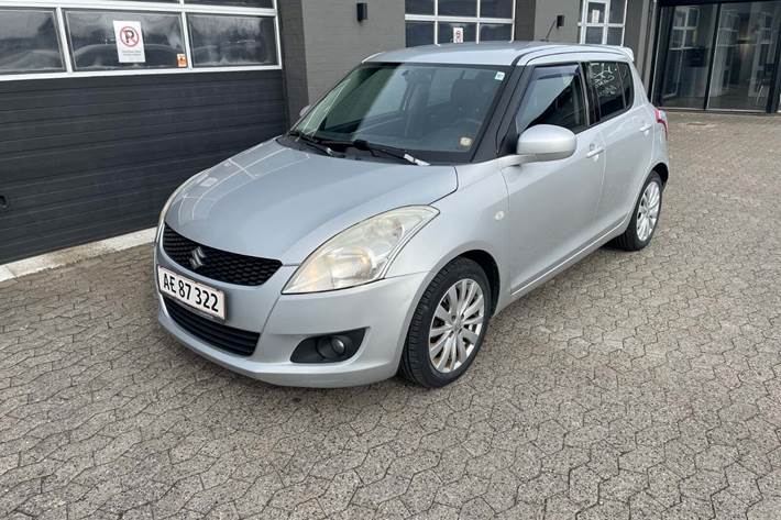 Sølv Suzuki Swift fra 2012