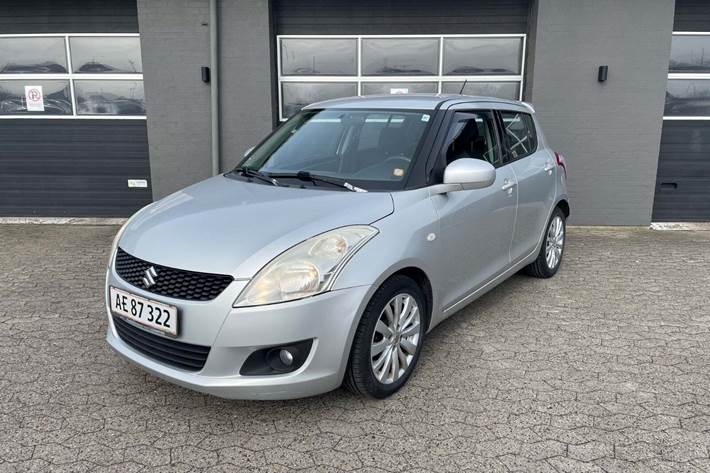 Sølv Suzuki Swift fra 2012