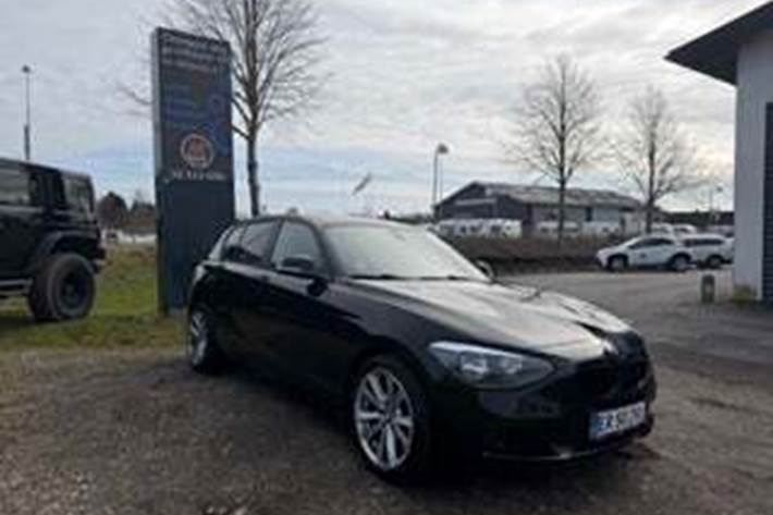undefined BMW 114i fra 2013 set udefra