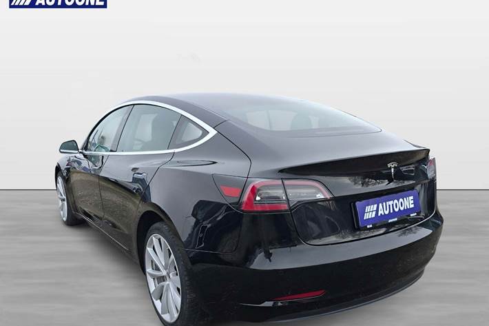 Sort Tesla Model 3 fra 2020