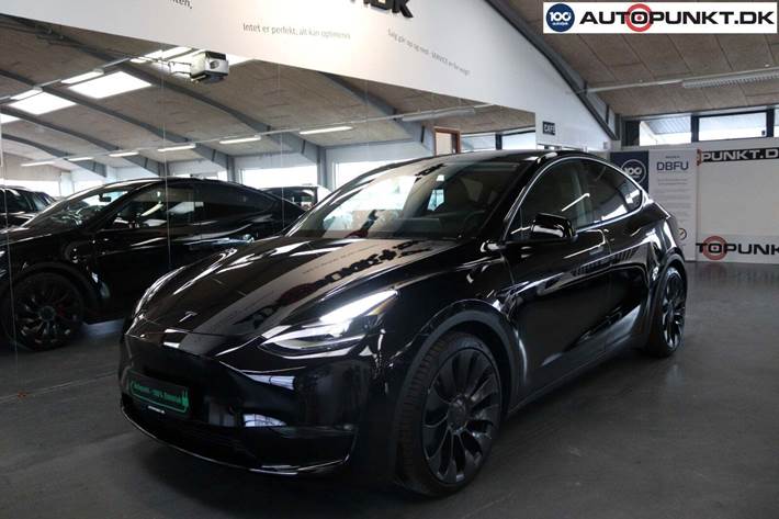 Sort Tesla Model Y fra 2023