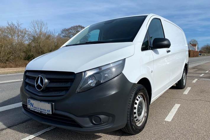Hvid Mercedes Vito 114 fra 2019
