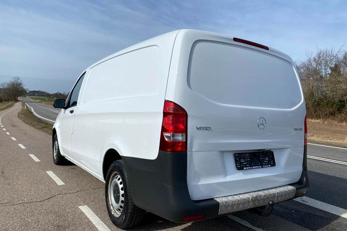 Hvid Mercedes Vito 114 fra 2019