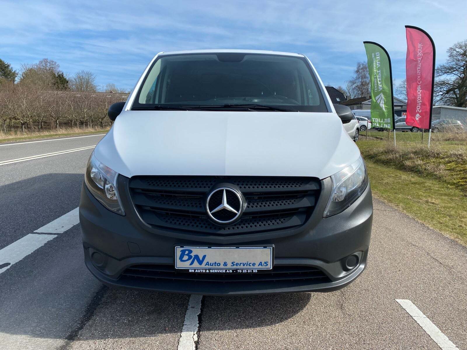 Hvid Mercedes Vito 114 fra 2019