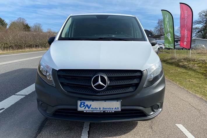 Hvid Mercedes Vito 114 fra 2019