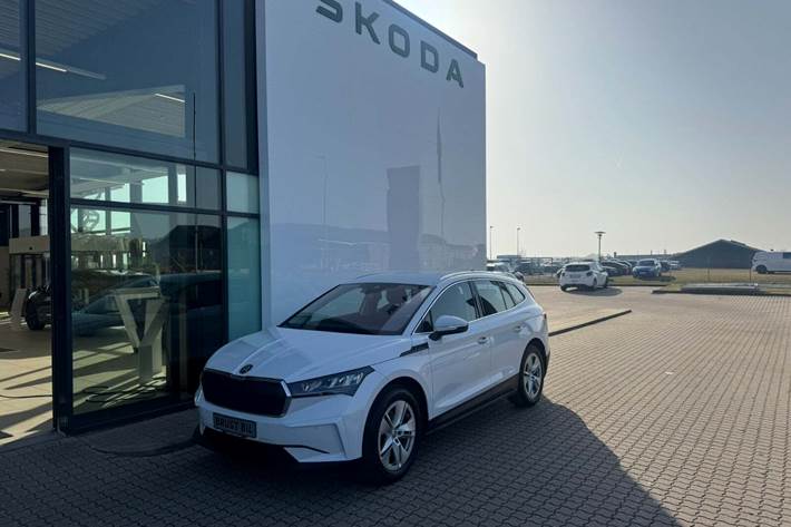 Hvid Skoda Enyaq fra 2023