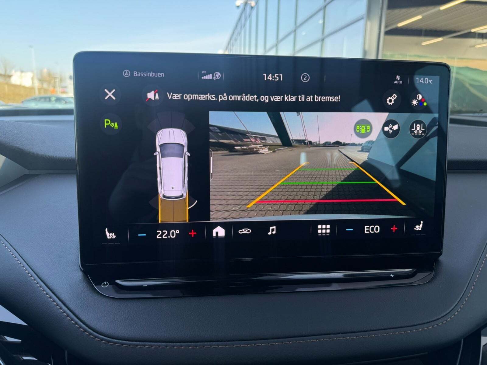 Hvid Skoda Enyaq fra 2023