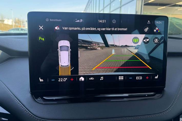 Hvid Skoda Enyaq fra 2023