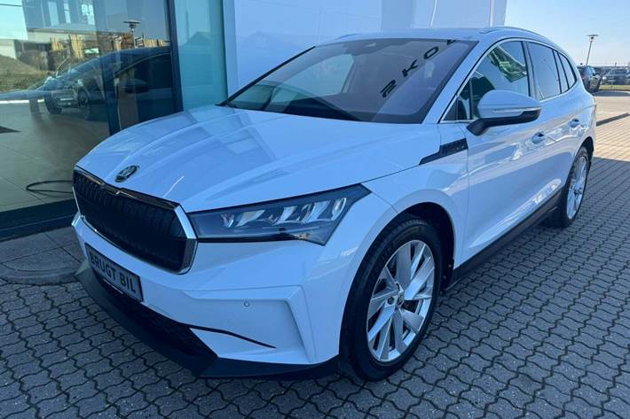 Hvid Skoda Enyaq fra 2023